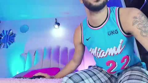 kmichelle1 online show from November 16, 3:41 am