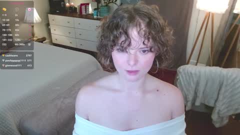 knowlita  online show from December 12, 7:04 pm