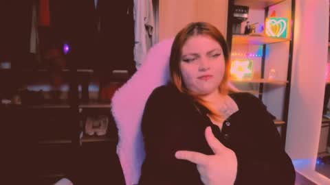 Khloe online show from April 11, 12:37 am