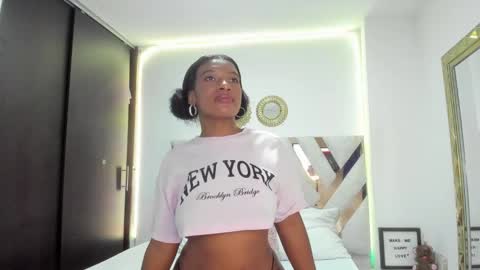 Snapshot of kriisvany_leroy chatting on September 25, 2:35 pm Krisvany online show from September 25, 2:35 pm