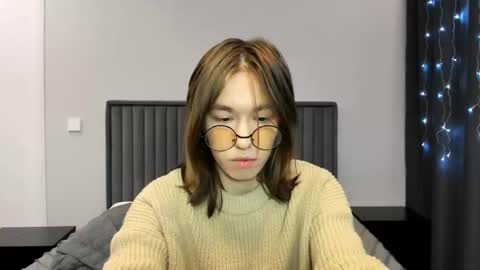 krisfemboy online show from January 7, 3:28 pm