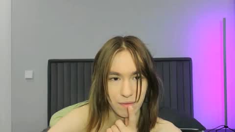 krisfemboy online show from January 16, 9:35 pm