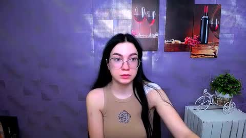 Kristen online show from December 3, 8:48 am