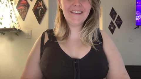 Kristi 3 online show from February 18, 4:14 pm