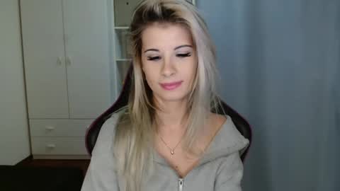 KristineAmore online show from December 18, 4:57 pm