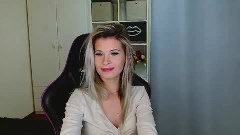 KristineAmore online show from December 22, 8:32 am