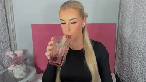 KristyFlowers online show from February 25, 4:54 pm