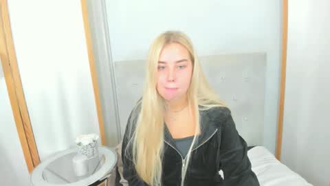 KristyFlowers online show from February 18, 7:32 am