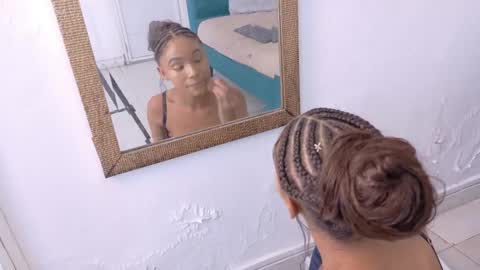 Cristina online show from April 9, 7:30 pm