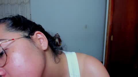 Snapshot of kroline_20 chatting on December 10, 2:16 am Kroline  online show from December 10, 2:16 am
