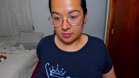 Snapshot of kroline_20 chatting on December 24, 4:22 am Kroline  online show from December 24, 4:22 am