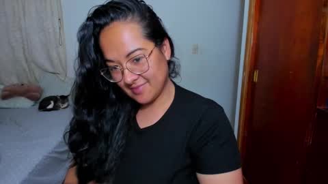 Snapshot of kroline_20 chatting on January 3, 12:33 am Kroline  online show from January 3, 12:33 am