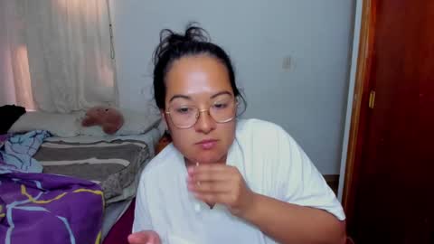 Snapshot of kroline_20 chatting on December 31, 5:51 pm Kroline  online show from December 31, 5:51 pm
