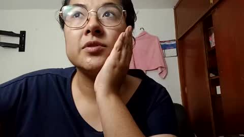 Snapshot of kroline_20 chatting on October 24, 4:24 am Kroline  online show from October 24, 4:24 am