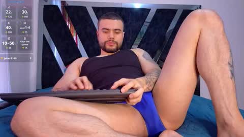 Kroy Wood online show from December 4, 2:16 pm