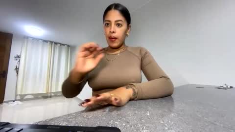 krystal_sexxx online show from May 7, 4:52 am