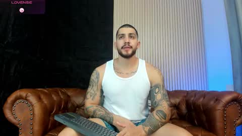 kylenorth_ online show from February 25, 8:01 pm