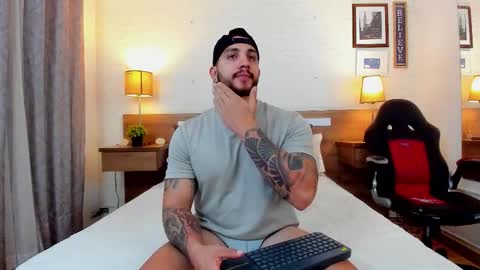 kylenorth_ online show from October 24, 5:57 pm