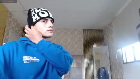 kyler_tay online show from June 15, 11:46 am