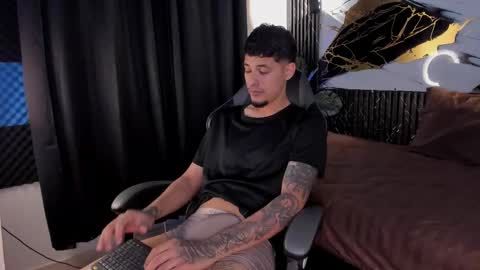 kylesmithx_ online show from March 17, 10:26 pm