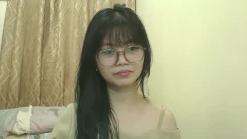 its me KYLIE online show from November 28, 12:29 am