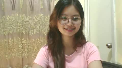 its me KYLIE online show from November 6, 5:27 pm