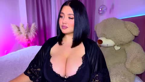 Kylie Lips online show from November 6, 7:28 pm