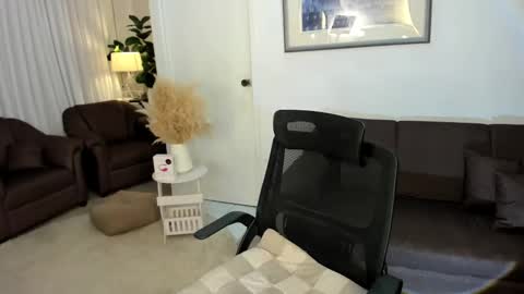 kylie_necor online show from December 1, 9:06 pm