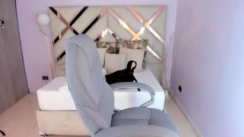 Kylie Reyes  online show from April 13, 7:18 pm