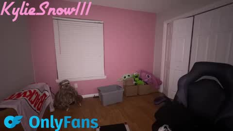 Kylie Snow online show from September 18, 12:25 am