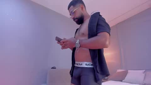 Kylliam Levis online show from March 31, 9:48 pm