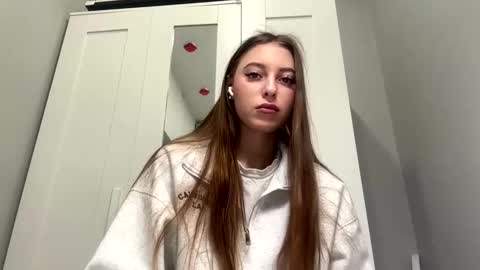 Selena online show from March 4, 3:03 am