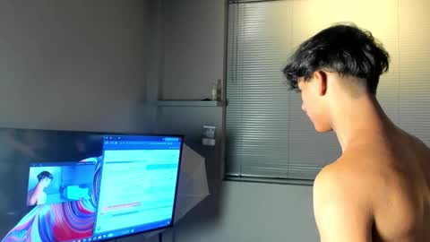 labrinthteasing online show from February 14, 12:30 pm