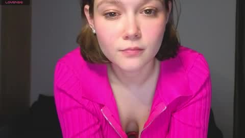 lady_birdd online show from April 16, 6:52 pm