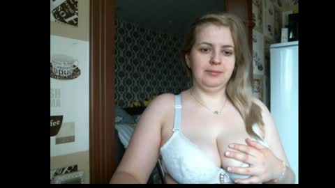 lady cute cat29 online show from April 3, 2:29 am