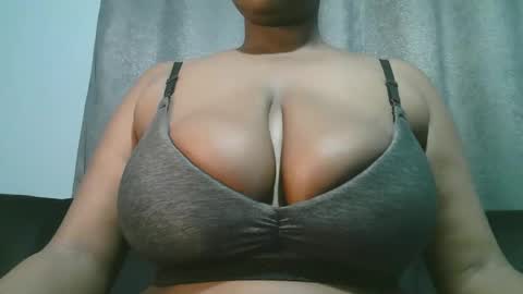 lady_dearra online show from April 21, 1:53 am