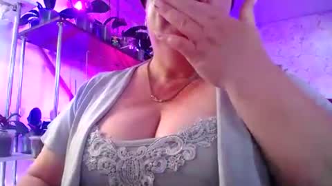 Lady Gloria online show from June 12, 7:07 am