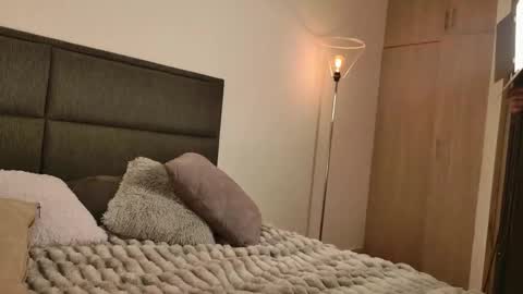 Snapshot of lady_ni chatting on September 22, 1:04 pm    700  1300 -5 online show from September 22, 1:04 pm