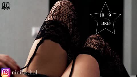 Snapshot of lady_ni chatting on March 1, 4:44 pm    700  1300 -5 online show from March 1, 4:44 pm