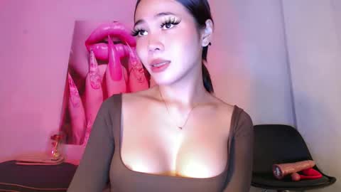 Ella online show from April 12, 12:20 pm