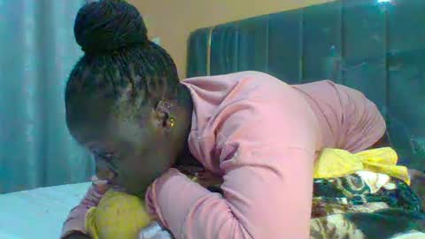 lindah32 online show from July 17, 12:01 am