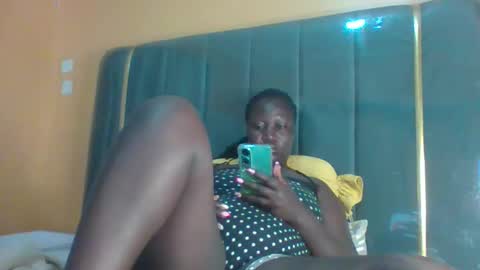 Snapshot of ladyblossoms19 chatting on October 22, 4:37 am lindah32 online show from October 22, 4:37 am
