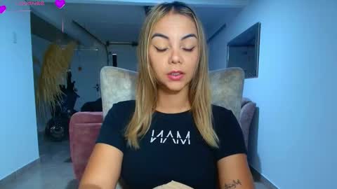 Hello im lady nice to meet you  online show from November 7, 8:33 pm