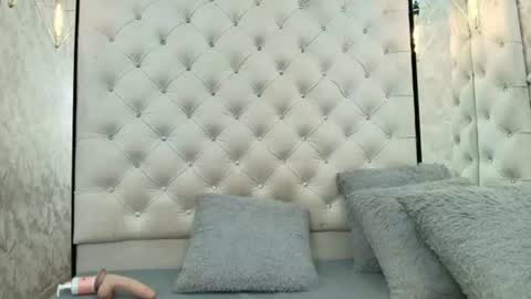 LadyMiaX online show from July 9, 7:45 am
