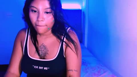 laura online show from April 11, 8:07 am