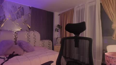 Lady  online show from May 26, 3:45 am