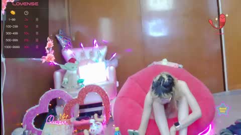 Skinnygirl online show from April 15, 11:49 pm