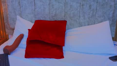 laiamilf online show from October 29, 4:14 am