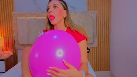 laiamilf online show from July 12, 1:31 am