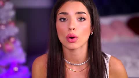 Lala online show from December 4, 8:30 pm